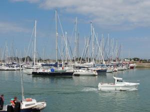 a bunch of boats are docked in a harbor at LE CHALET SUISSE - Chambre bleue in Le Vicel