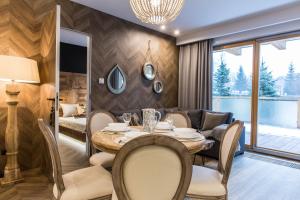 Posezení v ubytování POD SKOCZNIA SPA Zakopane