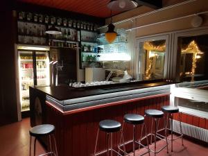 Lounge nebo bar v ubytování Maaseutuhotelli Hirvikoski