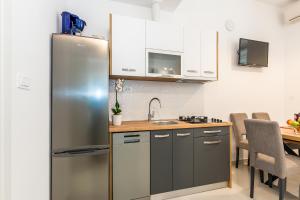 Kuchyň nebo kuchyňský kout v ubytování Apartmani Vesna
