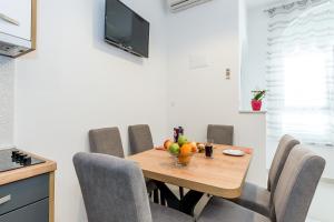 TV a/nebo společenská místnost v ubytování Apartmani Vesna
