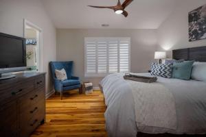 Ένα ή περισσότερα κρεβάτια σε δωμάτιο στο Beaverton Creek Cottage