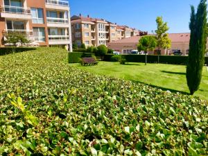 A garden outside Sea View NewApartment-Bulgaria-Chernomorets