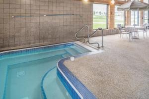 Swimmingpoolen hos eller tæt på AmericInn by Wyndham Valley City Conference Center