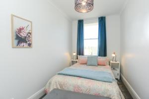 a bedroom with a bed and a window at Studio 488 - Napier Holiday Apartment in Napier