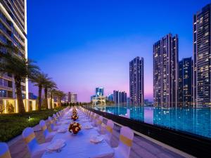 Bazén v ubytování Genpla Hotel Shenzhen Nanshan nebo v jeho okolí