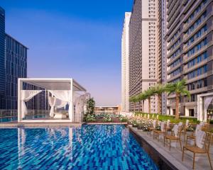 Piscina de la sau aproape de Genpla Hotel Shenzhen Nanshan