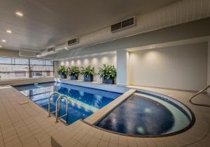 The swimming pool at or close to PARKROYAL Melbourne Airport