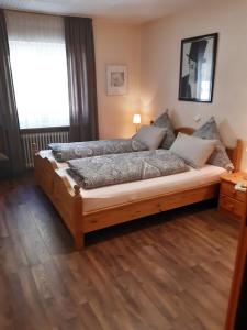 Llit o llits en una habitació de Gastehaus am Calmont