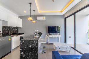 Fotografie z fotogalerie ubytování 1BDR Apartment near Surin beach #210 v destinaci Surin pláž