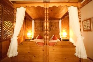 Postel nebo postele na pokoji v ubytování Reindl's Partenkirchener Hof
