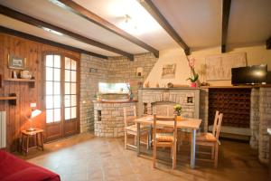 a living room with a table and a fireplace at Appartamento Aria di Lago in Paratico