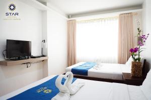 TV a/nebo společenská místnost v ubytování Star Hotel