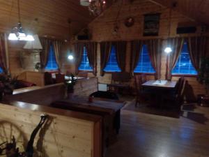 Posezení v ubytování Dalselv hotell
