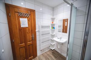 Koupelna v ubytování Hotel Večernice