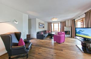 Telewizja i/lub zestaw kina domowego w obiekcie Serfaus Mountain Lodge