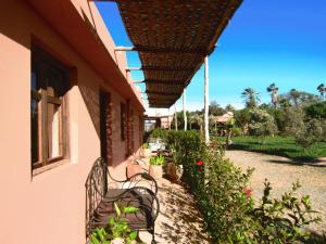 a couple of benches sitting on the side of a building at Maison Marocaine Agadir in Agadir