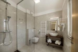 Ένα μπάνιο στο Hotel Rotondo