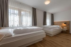 เตียงในห้องที่ Hotel Walser