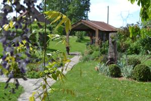 Zahrada ubytování Chambres D´Hôtes Herbes Folles
