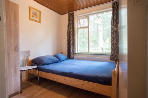 Кровать или кровати в номере Bungalowpark Vogelenzang