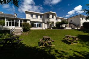 a group of picnic tables in front of a building at Devonshire Hotel in Torquay