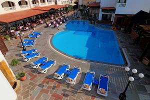 Бассейн в Oriental Rivoli Hotel & Spa или поблизости