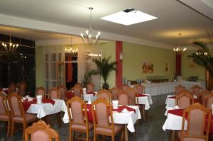 Restaurace v ubytování WEST Hotel an der Sächsischen Weinstrasse