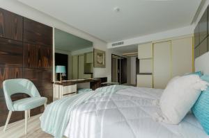 a bedroom with a white bed and a chair at Hotel Alvorada in Estoril