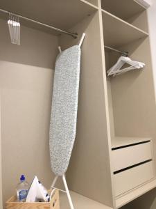 a walk in closet with a mirror and a shelf at Fantastico Tarragona Corsini Apartment-1, en el centro con parking in Tarragona