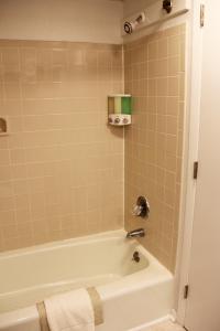 Ein Badezimmer in der Unterkunft Surf Side Hotel