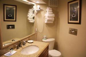 Ein Badezimmer in der Unterkunft Surf Side Hotel