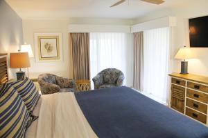 Ein Bett oder Betten in einem Zimmer der Unterkunft Surf Side Hotel