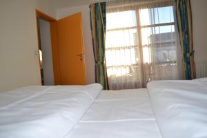 Letto o letti in una camera di Hotel Dvorak
