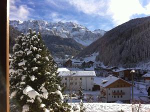 Peisaj natural din apropierea acestui aparthotel +47 fotografii