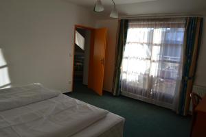 Letto o letti in una camera di Hotel Dvorak