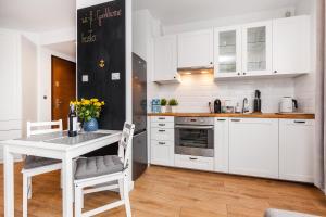 Kuchyňa alebo kuchynka v ubytovaní GoodHome - Sea Towers Apartment