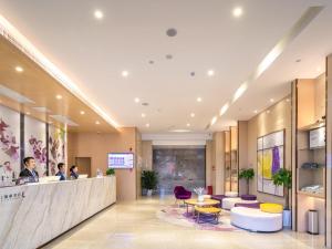 Lobby alebo recepcia v ubytovaní Lavande Hotel Qingzhen Vocational Education City Time Guizhou