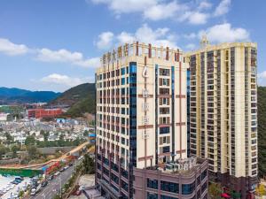 Photo de la galerie de l'établissement Lavande Hotel Qingzhen Vocational Education City Time Guizhou, à Guiyang