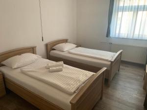 Postel nebo postele na pokoji v ubytování Hotel Brauhaus zur Krone