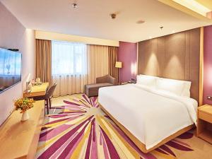 Lavande Hotel Changchun Peoples Square tesisinde bir odada yatak veya yataklar