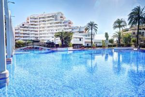 a large swimming pool in front of a hotel at Beachfront Parque Paloma in Benalmádena