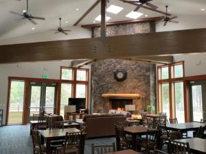 Restaurace v ubytování The Pines at Sunriver