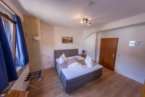 a small room with a bed and a window at Gasthaus zur Grässelmühle in Sasbach in der Ortenau