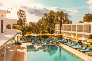 Bazén v ubytování Nasos Hotel & Resort nebo v jeho okolí