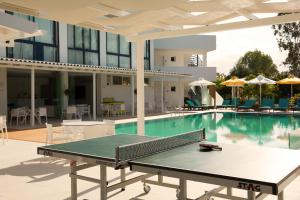 Bazén v ubytování Nasos Hotel & Resort nebo v jeho okolí