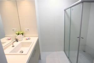 Koupelna v ubytování Casa Sabiá encanto e aconchego pertinho do mar + 6 fotografií