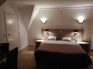 Postel nebo postele na pokoji v ubytování Arconaty Hotel