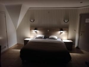 Postel nebo postele na pokoji v ubytování Arconaty Hotel