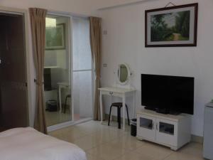 TV a/nebo společenská místnost v ubytování Shiang Ching Home Stay